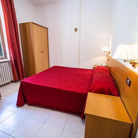 & Margherita Roccaporena