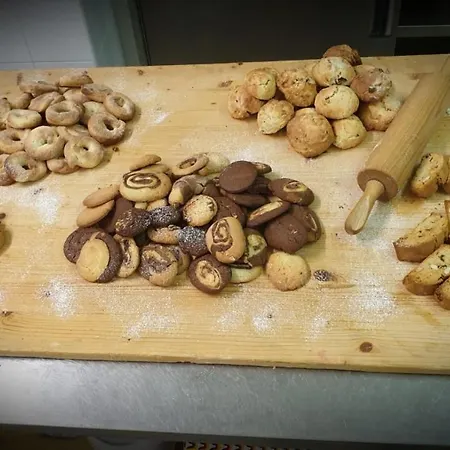 & Margherita Roccaporena