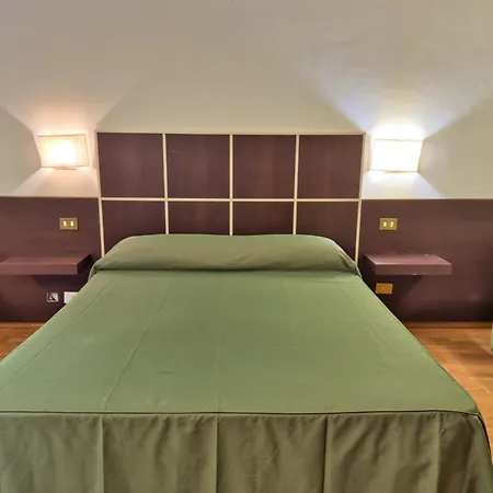 & Margherita Roccaporena