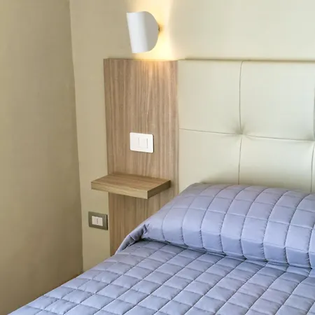 & Margherita Roccaporena