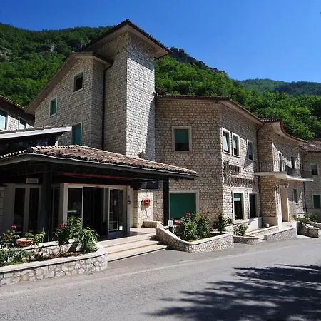 & Margherita Hotel Roccaporena